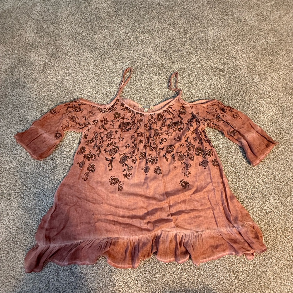 Gimmicks by BKE Mauve Floral Blouse